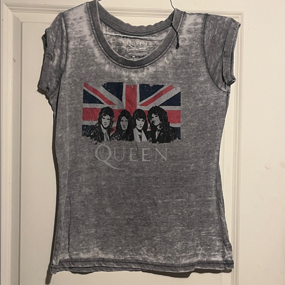 Queen M Graphic Gray Women's Top